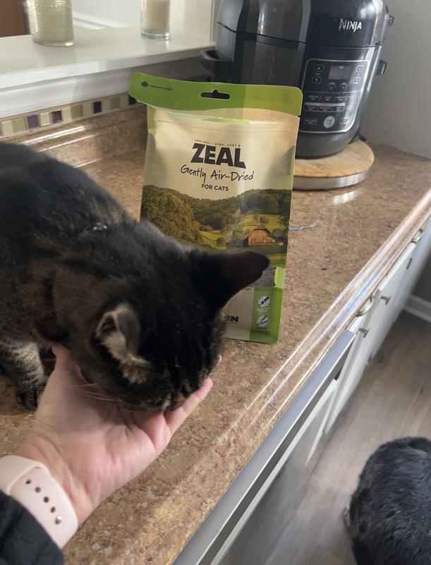 Zeal air dried chicken cat food